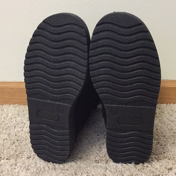 Girls faux fur lined suede boots sz 5 - Picture 3 of 3